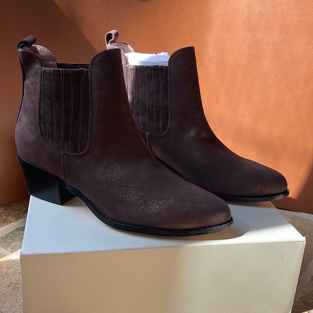 ANTHROPOLOGIE Metallic Chelsea boot, size 9